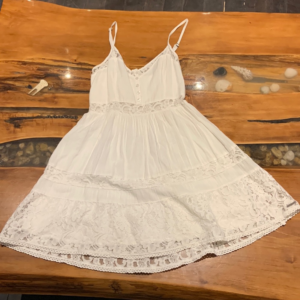 Cute white dress with lace details